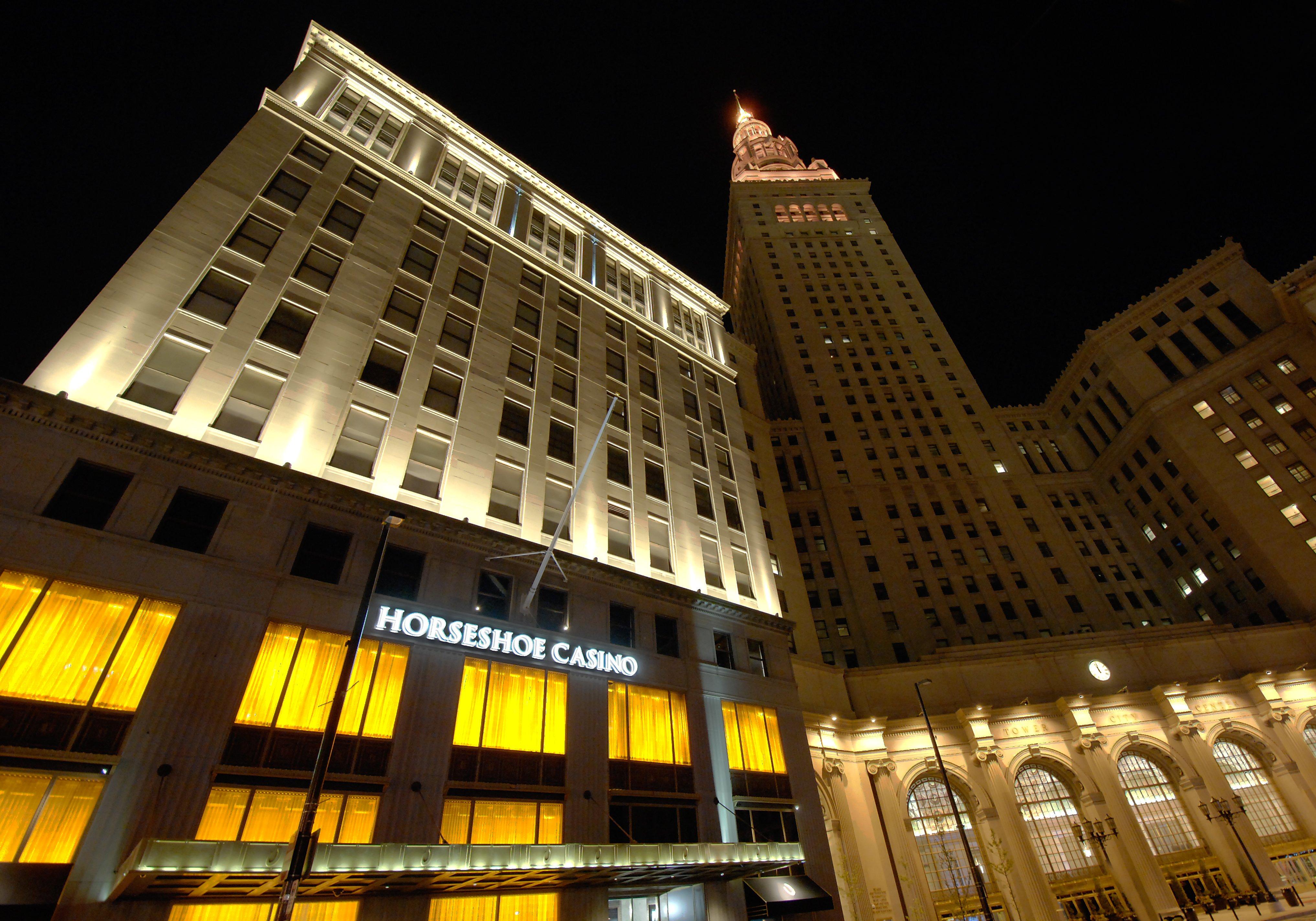 Ramada By Wyndham Cleveland Independence Hotel Exterior photo